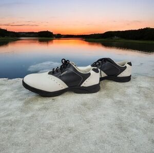 Footjoy greenjoys women's size 9.5M golf shoes. Light scuffs can use sho…